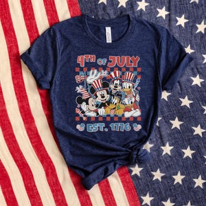 Mickey and Friends 4th July 2026 Shirt, Disney Independence Day Tee, Disneyland Family, Walt Disney World T-shirt bild 7