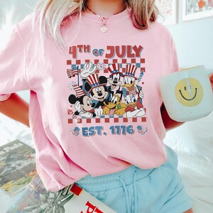 Mickey and Friends 4th July 2026 Shirt, Disney Independence Day Tee, Disneyland Family, Walt Disney World T-shirt bild 4