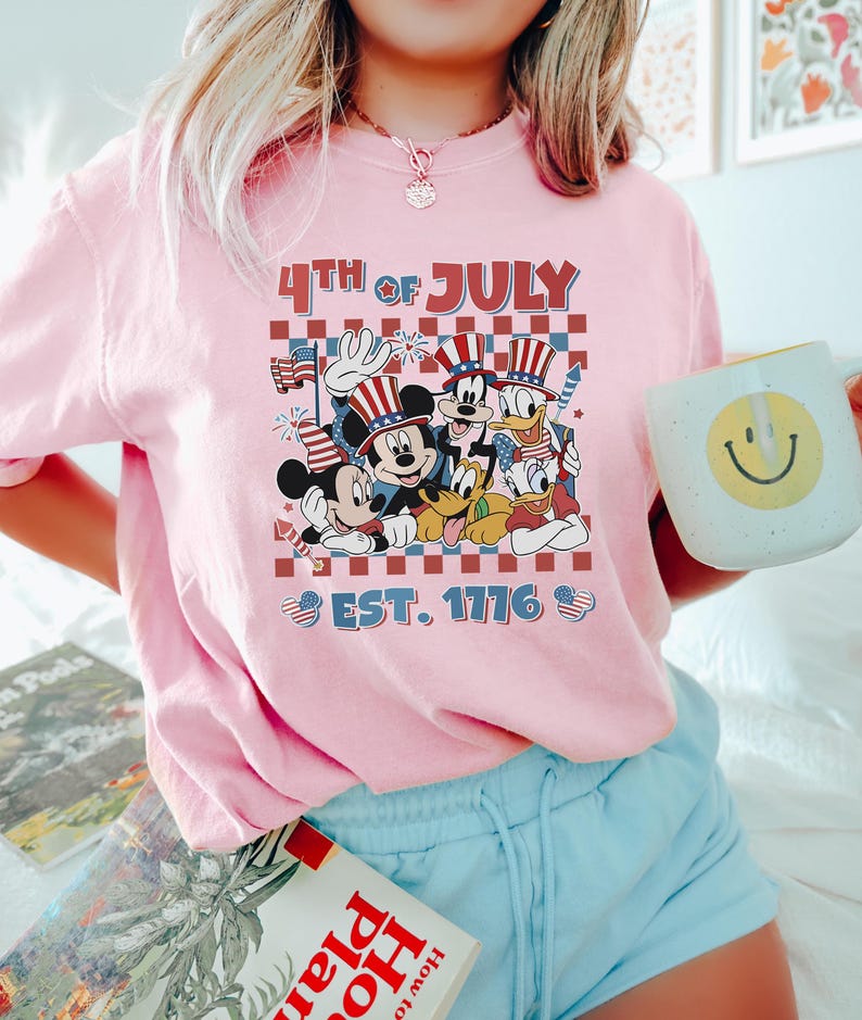 Mickey and Friends 4th July 2026 Shirt, Disney Independence Day Tee, Disneyland Family, Walt Disney World T-shirt bild 4