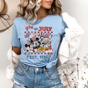 Mickey and Friends 4th July 2026 Shirt, Disney Independence Day Tee, Disneyland Family, Walt Disney World T-shirt bild 2