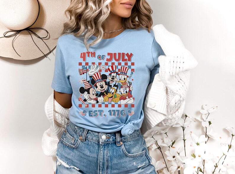 Mickey and Friends 4th July 2026 Shirt, Disney Independence Day Tee, Disneyland Family, Walt Disney World T-shirt bild 2