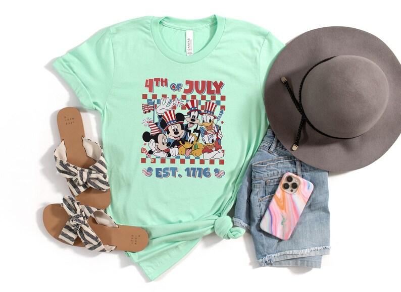 Mickey and Friends 4th July 2026 Shirt, Disney Independence Day Tee, Disneyland Family, Walt Disney World T-shirt bild 3