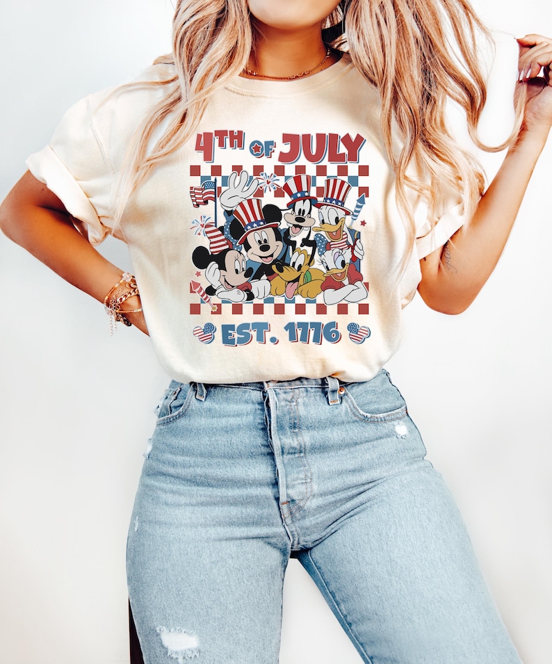 Mickey and Friends 4th July 2026 Shirt, Disney Independence Day Tee, Disneyland Family, Walt Disney World T-shirt bild 1