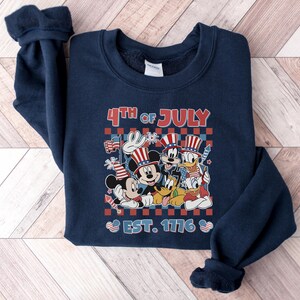 Mickey and Friends 4th July 2026 Shirt, Disney Independence Day Tee, Disneyland Family, Walt Disney World T-shirt bild 9