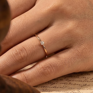 Zierlicher 14k Golddiamantring | Minimalistischer Diamant-Stacking-Ring | Kleine Versprechen Ring für Sie | Zartes Gold Band | Silber Silber Ring