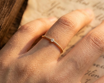 Anillo delicado de oro con diamantes / Anillo minimalista de oro fino / Anillo de promesa de oro de 14k / Anillo apilable sencillo / Joyería de estilo vintage / Regalo para ella