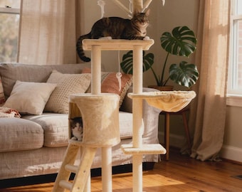 Beige 138 cm stort klösträd i trä med lägenhet