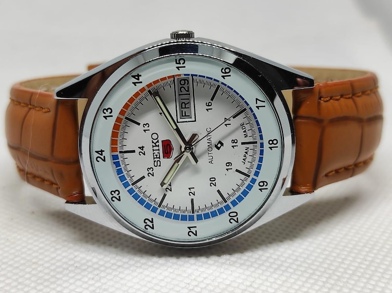 Refurbished seiko 5 automatic wrist watch white color dial leather strap image 1