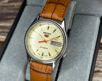 Vintage seiko 5 automatic wrist watch day date window working order