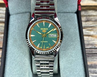 Vintage refurbished seiko 5 automatic watch green face stainless steel strap