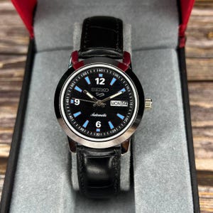 Vintage refurbished seiko 5 automatic wrist watch black dial day date window