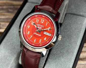 Refurbished vintage seiko 5 automatic wrist watch red dial day date window working order