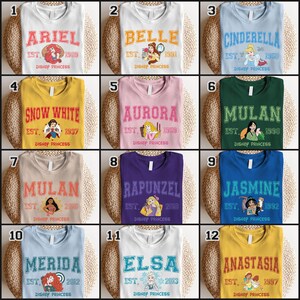 Camiseta de princesas de Disneyland, sudadera de Ariel, Bella y Blancanieves, camiseta para viaje de chicas, camiseta de vacaciones en Disneyland, camiseta a juego de princesas imagen 2