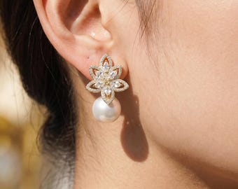 Pendientes colgantes florales de circonita y perlas / Joyería nupcial de plata de ley (oro/plata)