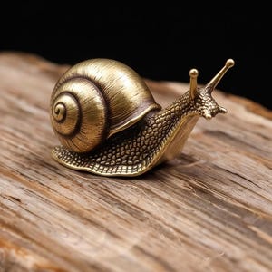 Massiv mässingssnigelfigur – Vintage djurskulptur, retro skrivbordsdekor, miniatyrträdgårdsprydnad