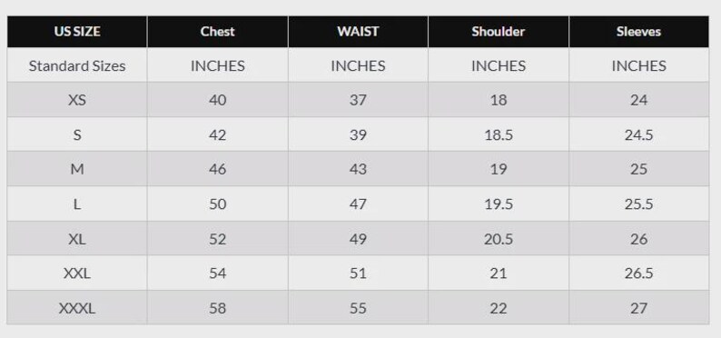 Puede incluir: Una tabla de tallas con una fila de encabezado negra que contiene el texto US SIZE, CHEST, WAIST, SHOULDER y SLEEVES. La tabla enumera las tallas est&aacute;ndar de XS a XXXL con las medidas correspondientes en pulgadas para cada categor&iacute;a.