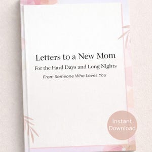 Könnte beinhalten: Ein Buch mit dem Titel "Letters to a New Mom" mit dem Text "For the Hard Days and Long Nights From Someone Who Loves You." Das Cover hat ein rosa Blumendesign und einen Kreis mit der Aufschrift "Instant Download."