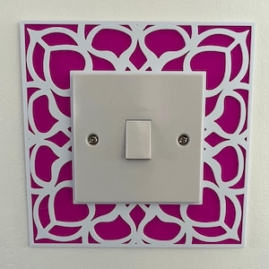 Art Deco-omramning med ljusströmbrytare | Invecklad virveldesign, brittisk väggdekoration