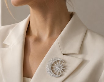 Broche de Sol y Luna Celestiales, Pin brillante con pavé de cristal para abrigo, bufanda o sombrero, Pin de solapa brillante hecho a mano, Regalo de astronomía
