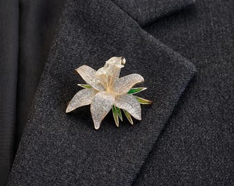 Broche de lirio hecho a mano con diamantes de imitación, broche nupcial de flor de cristal, broche elegante para ramo de novia, regalo de estilo vintage para ella.