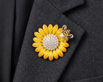 Lindo broche de girasol y abeja, broche floral de margarita esmaltado hecho a mano, broche de solapa de estilo cottagecore para chaqueta, mochila, sombrero, regalo de primavera
