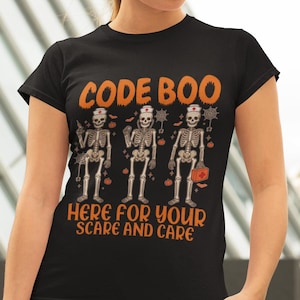 Maglietta da infermiera di Halloween Code Boo, regalo per infermiera scheletrica, maglietta per la stagione spettrale (download digitale)