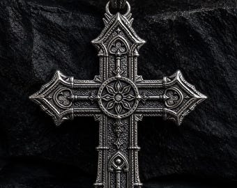 Colgante de cruz de reliquia de catedral en plata de ley, collar de cruz gótica / joyería de cruz medieval / colgante de crucifijo / regalo cristiano