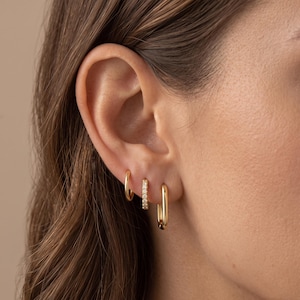 Set di 3 orecchini a cerchio Huggie in oro 18 carati, cerchio semplice, cerchio ovale con pavé di zirconi, set di orecchini delicati da indossare tutti i giorni, per feste e viaggi.