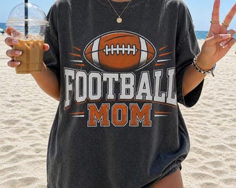 Fußball Mama PNG, Sport Mama Geschenk PNG, Spieltag Shirt PNG, Stolzes Team Tee PNG, Stadion Fan Mama PNG (Digitaler Download)