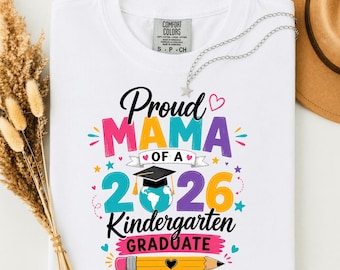 Stolze Mama PNG, Kindergarten-Abgängerin PNG, Klasse von 2026 PNG, Schulabschluss-Shirt png, Mutter Geschenk T-Shirt png, Mutter-Abschluss-Shirt Design