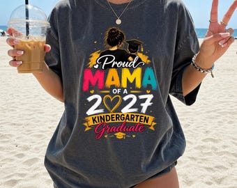 Stolze Mama PNG, Kindergarten-Ranking PNG, Klasse von 2027 PNG, Schulabschluss-Shirt PNG, Mama Geschenk T-Shirt PNG (Digitaler Download)