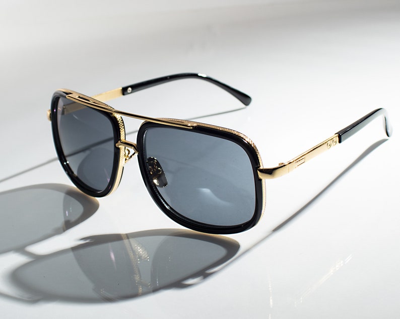 oversized black aviators