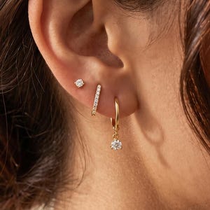 Set di orecchini in oro 18 carati placcato con zirconi cubici, orecchini a perno con diamanti a quattro griffe, delicati orecchini a cerchio, gioielli minimalisti da impilare, regalo chic