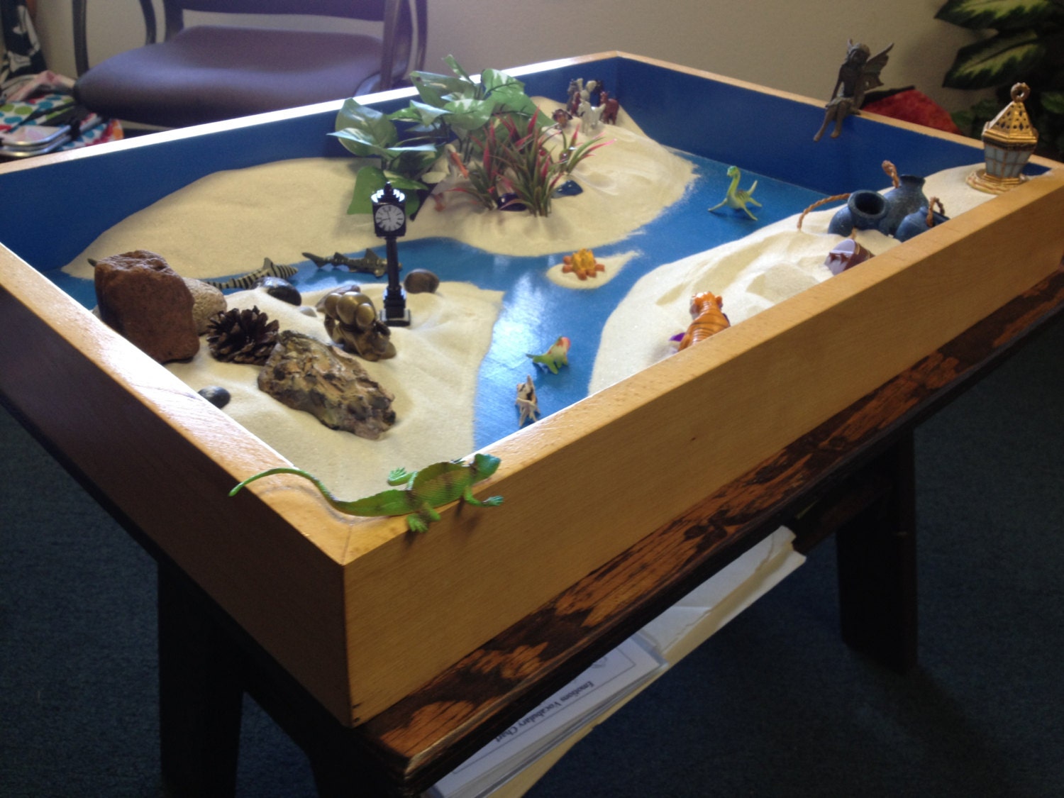Therapist Sand Tray with Lid, Wet or Dry Sand Therapy Tools.