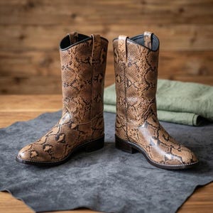 Stivali da cowboy in pelle di serpente e pitone fatti a mano, taglia L, stile western, stivali in pelle di serpente, scarpe da cowboy western di lusso, stivali in pelle testurizzata marrone