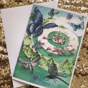 Carte d'anniversaire papillon, paysage fantastique, vue aérienne, carte libellule, style vintage, illustration d'insecte, carte de voeux dessin papillon