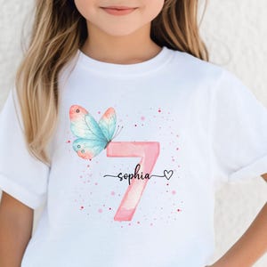 Personalisiertes Geburtstagsshirt für Mädchen mit Name und Zahl, Geburtstagsoutfit, T-Shirt für Geburtstagskind, 4 5 6 7 8 9 10, Geburtstag