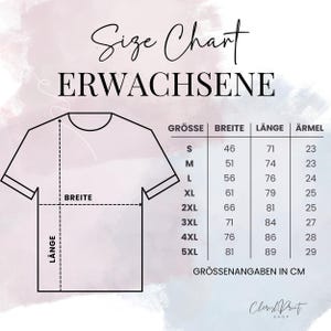 May include: A size chart for adult t-shirts, with measurements in centimetres. The chart includes sizes S to 5XL, with corresponding measurements for width, length, and sleeve length. The text "Size Chart" and "ERWACHSENE" are at the top.