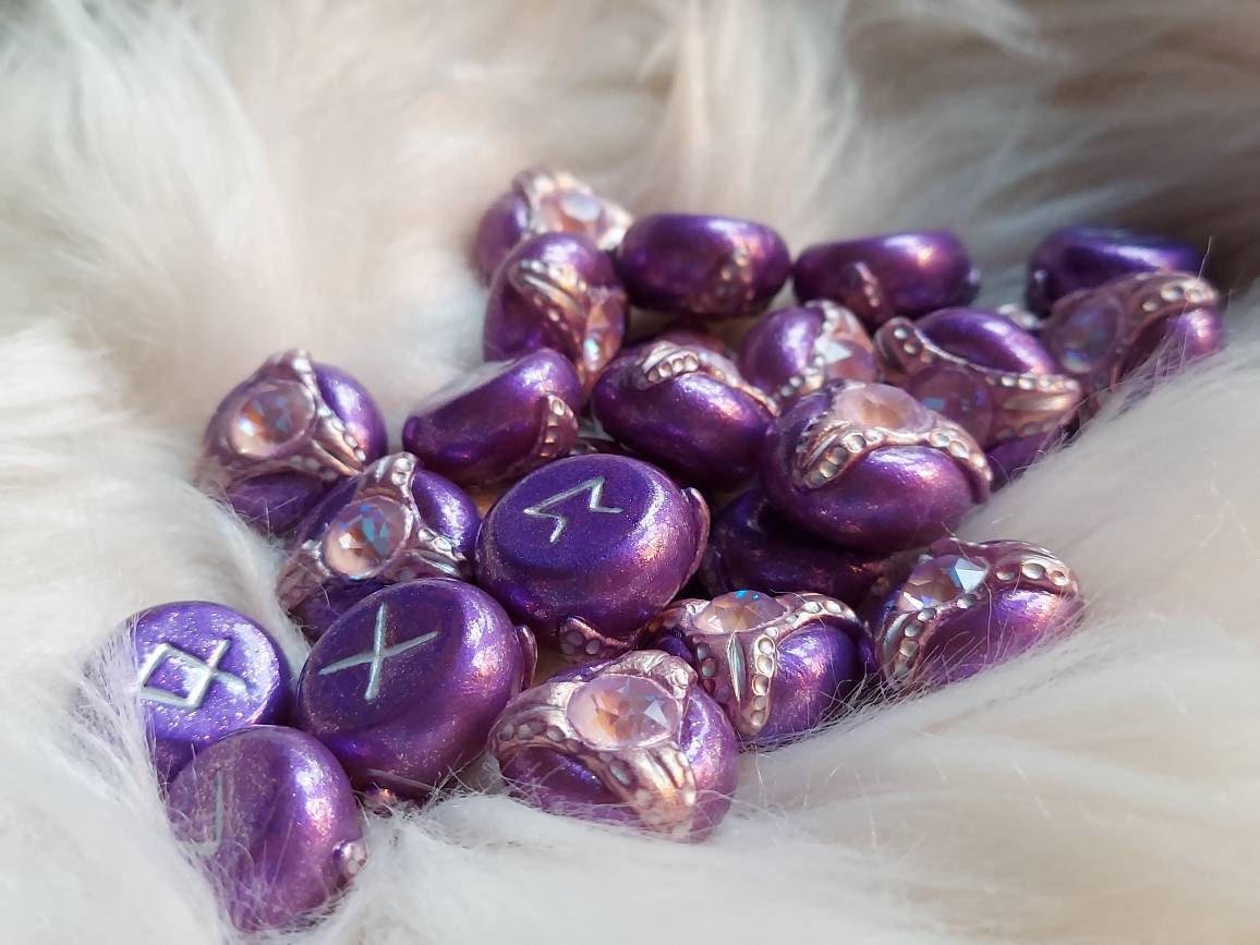 Elder Futhark Rune Set- Sigyn's Delight - Etsy