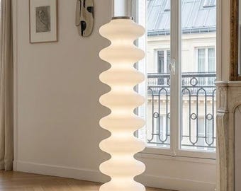 Luminária de chão moderna e ondulada, luz ambiente escultural, luminária de design minimalista, iluminação contemporânea para sala de estar, decoração de luxo para casa.