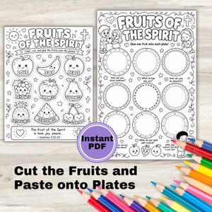 Puede incluir: Dos hojas de actividades imprimibles en blanco y negro con el texto "Frutos del Espíritu". Una hoja presenta ilustraciones de frutas etiquetadas con virtudes. La otra tiene platos para pegar las frutas. Lápices de colores en primer plano.