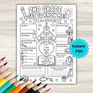 Puede incluir: Una hoja de actividades 2nd Grade Get To Know Me en blanco y negro con una iglesia, un corazón con I love Jesus y un versículo bíblico de Filipenses 4:13. Incluye secciones para el nombre, cumpleaños, materias favoritas e intereses.