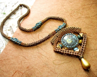 Beading Tutorial -Oasis Pendant and necklace - Puca cab, Samos, Helios, Drop, Swarovski Bicones