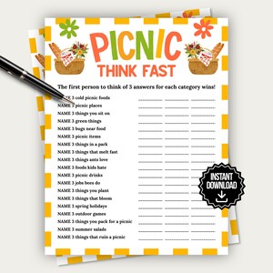 Op de afbeelding: Een wit spelblad getiteld PICNIC THINK FAST met een geel-witte geblokte rand. De koptekst bevat twee picknickmanden met bloemen en brood. De tekst bevat categorieën om in te vullen en een zwarte pen ligt aan de linkerkant.