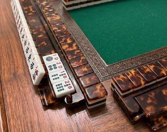 Lyxigt sköldpadds-Mahjongställ med påskjutare | Premium brädspelstillbehör | Elegant brickhållare | Unik present för Mahjong-älskare och -spelare