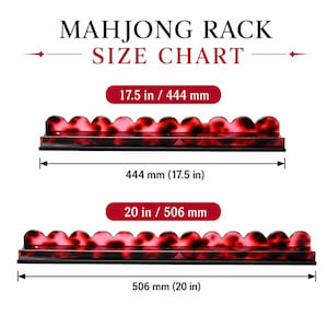 Puede incluir: Tabla de tallas de estantes de Mahjong. Se muestran dos estantes con un patr&oacute;n de carey rojo y negro. El estante superior mide 444 mm (17,5 pulgadas) de largo y el estante inferior mide 506 mm (20 pulgadas) de largo. El texto "MAHJONG RACK SIZE CHART" est&aacute; en la parte superior.