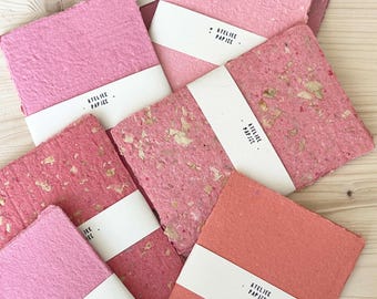 Handgeschöpftes Papierset | Blush-Kollektion | 6 Blatt A6 | Büttenpapier | Recyceltes handgeschöpftes Papier | Handgefertigt in Belgien – ca. 130–150 g