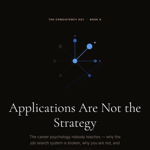 Puede incluir: Fondo oscuro con el texto "THE CONSISTENCY KEY BOOK 9" en la parte superior. Debajo, el título "Applications Are Not the Strategy" se muestra en letras blancas grandes. El texto de abajo dice: "La psicología de la carrera que nadie enseña: por qué el sistema de búsqueda de empleo está roto, por qué tú no lo estás y qué rastrear en su lugar."