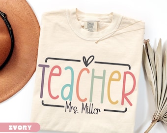 Camiseta personalizada con el nombre del profesor, camisetas para la vuelta al cole, camisetas para el equipo docente, regalo para profesores noveles, regalos de agradecimiento para profesores
