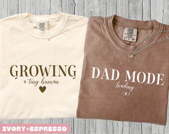 Camiseta personalizada para anunciar el embarazo, "Creciendo un pequeño ser humano", camisetas a juego para mamá y papá, regalo para anunciar la llegada del bebé, futuros padres 2026, futuros padres